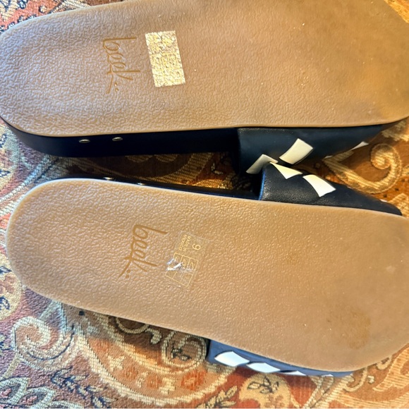 Beek Pelican Leather Slide. Woven.Black -Cream Size 9 EUC memory foam bed - Picture 14 of 15